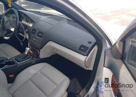 2011 Mercedes-Benz C 300 из США, поврежденный, VIN WDDGF5EB5BR140425